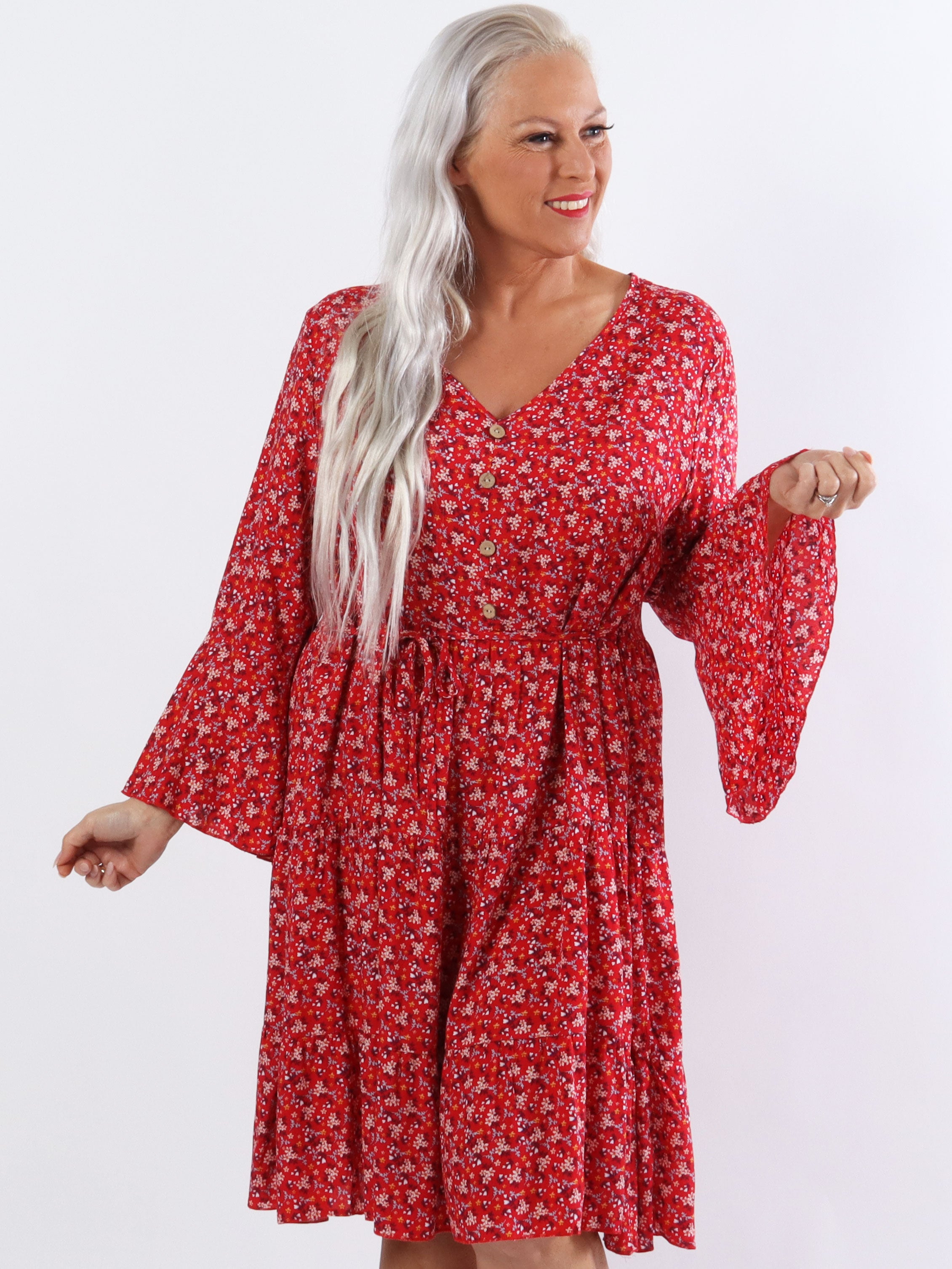Karla - Plus size blomsterkjole i bomuld med knapper
